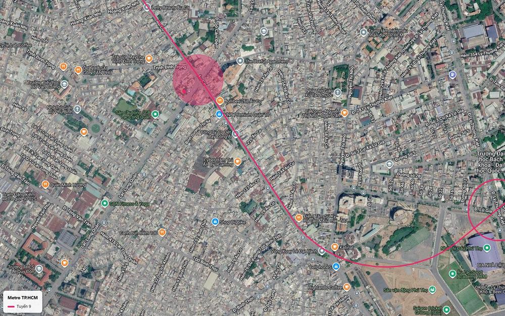 Tuyến metro số 9 nhập vào đường Âu Cơ với vùng ga ngầm tại khu Trịnh Đình Trọng gần Lạc Long Quân